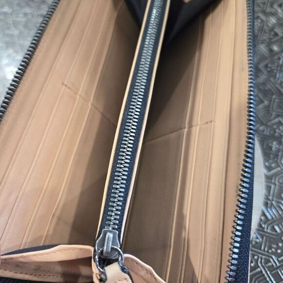 🐢 Rag and Bone Zip Around Wallet Excellent Condition - Picture 13 of 16